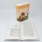 Ein aufgeschlagenes Buch neben einem stehenden Buch mit dem Titel "Lucy Score: Mistakes were made".