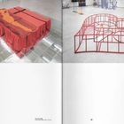 Links: "Ido Hely, 1986, (Zimmer der Liebe - Room of Love)". Rechts: "Sofia Hely, 1986, (Herz der Liebe - Heart of Love)". Links: rotes Tuch über Metallkonstruktion; rechts: rotes Metallherzgerüst.