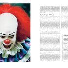 Stephen King's "IT": Ein Absatztext erläutert die TV-Adaption. Rechts unten Infobox mit Details zur Miniserie. Links Clown mit roter Perücke.