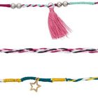 Drei bunte, geflochtene Armbänder; oben Silberperlen und Quaste, unten ein Sternanhänger.