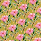 Illustration: Wiederholte pinke Blüten mit grünen Blättern und Schleifen auf olivgrünem Hintergrund.