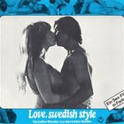 "Love, swedish style", "Die heißen Blonden aus dem kühlen Norden", "Ein Sex-Film in Farbe". Zwei Menschen küssen sich leidenschaftlich.