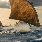 Ich kann keine Texte nennen oder beschreiben. Eine Szene mit Segelbooten auf stürmischem Meer unter bewölktem Himmel.