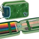 "smapeep BY BRUNNEN" steht auf einer grünen Federtasche mit Pflanzenmustern und einem kleinen Dinosaurier-Aufnäher.