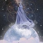 "Selene. Spiritual progression ✦ Divine guidance Connection to source." Eine Frau in fließendem Gewand schwebt über dem Mond.