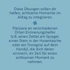 Text über Achtsamkeitsübungen, Erinnerungshilfen; blaues Layout mit abstrakten Mustern und einer kleinen Blume.