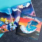 "The God of Sleep" steht auf einem fantasievoll illustrierten Buchcover mit einer schlafenden Gestalt auf einer Wolke.