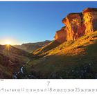 "Sonnenuntergang am Golden Gate." Unten sind Zahlen von 1 bis 31 und die Zahl 7 hervorgehoben. Landschaft mit Felsen.