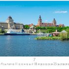 "Stettin" unter einem blauen Himmel, Gebäude am Ufer mit einem Schiff im Hafen. Kalender mit Juli-Daten darunter.