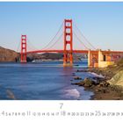 Golden Gate Bridge, Monatskalender, 7. Juli, Casares Edition. Küstenlandschaft mit einer roten Hängebrücke über Wasser.