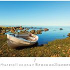 Text: "Boot am Strand im Abendlicht", "CASARES EDITION", Kalenderblatt für Juli mit einem Boot am Strand.
