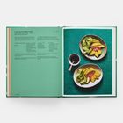 Text: "Fruit and Cucumber Salad with Tamarind-Chili Sauce". Links Rezept, rechts zwei Teller mit Früchten und Gurken.