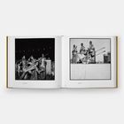 Links: "Etoile de Dakar", rechts: "Nouveau Danso". Schwarz-Weiß-Fotos von Musikern in Aktion.