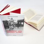 Zwei geöffnete Bücher, eines mit dem Covertext: "Jens Wietschorke, Chronist der wilden Jahre".