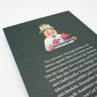 Text auf einem Cover mit Illustration: Ein Kind mit Kerzenkrone trägt ein Tablett mit Kuchen, Text über Wintergeschichten.