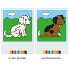 Zwei Illustrationen eines Hundes: links nur Umrisse, rechts ausgemalt in Braun mit schwarzem Fleck, grüne Landschaft.