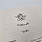 Text: "Kapitel 26 Payton". Oberhalb ist eine Lotusblume illustriert.