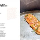 „Marinierte Lachsforelle“; Rezept für 4 Personen; Zutaten: Zwiebel, Zitrone, Dill, Salz, Zucker; Bild: Lachsforelle in Pfanne.