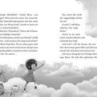 Ein Mädchen mit Flügeln steht auf Wolken, umgeben von Schmetterlingen. Ein Hund ist daneben. Im Hintergrund ein Schloss.