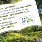 Text betont nachhaltige Papierproduktion und FSC-Zertifizierung. FSC-Logo sichtbar. Hintergrund zeigt Waldlandschaft.