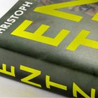 TEXT: "CHRISTOPH PETERS", "ENZ". Dunkler Buchrücken mit großen gelben Buchstaben.