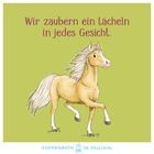 „Wir zaubern ein Lächeln in jedes Gesicht.“ Illustration: Fröhliches, springendes Pony auf grünem Hintergrund. Logo unten.