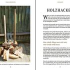 Texte: "HOLZHACKEN" und "Eine scharfe Klinge muss nicht sein; rohe Gewalt wirkt besser." 
Werkzeuge lehnen an einem Holzstapel.