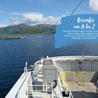 "Reiseinfos von A bis Z. Damit Sie Nordnorwegen entspannt und stressfrei entdecken können." Fähre in einer Fjordlandschaft.