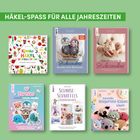 HÄKEL-SPASS FÜR ALLE JAHRESZEITEN. Sechs bunte Buchcover zu verschiedenen Häkelthemen auf grünem Hintergrund.