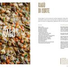 Ragù di Corte: Detailliertes Rezept mit Zutaten und Zubereitung. Nahaufnahme eines zubereiteten Ragù-Gerichts links.