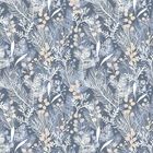 Keine erkennbaren Texte. Ein dichtes Muster aus Blättern und Beeren in Blau- und Beigetönen auf grauem Hintergrund.