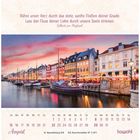 Zitat von Gilbert von Hoyland. Kalender für August mit malerischer Hafenszene.