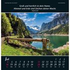 Groß und herrlich ist dein Name. Himmel und Erde sind Zeichen deiner Macht. Psalm 8,10. Juli Kalender mit Gebirgssee.