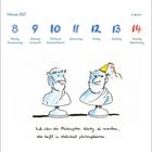 Kalender Februar 2027 zeigt Rosenmontag bis Valentinstag. Unten zwei Philosophenskulpturen, eine mit Partyhut. Text: "Sich über die Philosophie lustig zu machen, das heißt in Wahrheit philosophieren."