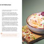 Titel: "Buddha-Bowl mit Hähnchen". Links Rezept mit Zutaten, Zubereitungsschritten. Rechts Bild einer bunten Salatbowl mit Hähnchen.