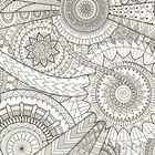 Komplexe Schwarz-Weiß-Mandala-Illustration mit vielen geometrischen Mustern und Details, spiralförmig und konzentrisch.