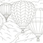 Eine Illustration zeigt mehrere Heißluftballons über Berglandschaften, umgeben von Wolken.