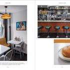 Texte: „Golden Diner“, „Counter Culture“. Links: Diner mit Tisch, Bild an der Wand. Rechts: Theke mit Hockern, Pfannkuchen auf Tisch.