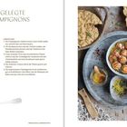"Eingelegte Champignons", Zutaten und Zubereitung. Rezept für 2-3 Portionen, rechte Seite zeigt Gericht und frisches Brot.