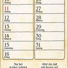 „Der Juli bringt die Sichel für Hans und Michel“. Kalenderseite, unten Illustration mit Haus, Garten und spielenden Kindern.