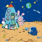 Illustration: Ein rosa Hase und ein blauer Elefant im Weltraum neben einer Rakete, Planeten, Satellit und Sternen.