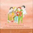 Kalenderillustration: Zwei Kinder auf einer Bank, zwei Schutzengel stehen daneben. Text: "Deine Schutzengel helfen dir, nette Menschen zu finden, die dein Leben bereichern." Monat Juli 2027.