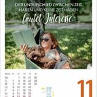 Der Unterschied zwischen Zeit haben und keine Zeit haben lautet Interesse. Frau liest mit Hund in Hängematte. Datumsangabe: 11. Juni, Freitag.