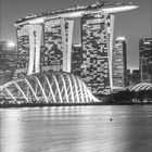 Singapur, Republik Singapur. Marina Bay Sands, Höhe: 191 Meter, Bauzeit: 2006–2010. Monatsnamen und Kalender.