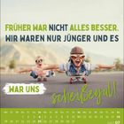 "Früher war nicht alles besser. Wir waren nur jünger und es war uns scheibegal!" Zwei Kinder auf Skateboards voller Freude.