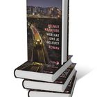 Der Text zeigt: "Helmut Krausser, Wer hat uns je geliebt? Roman". Bücherstapel mit einem nächtlichen Stadtbild und Zug.