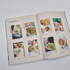 Text: "Woche 5. Mittagessen: Zitronen-Orzo mit Schalotten. Abendessen: Warmer Auberginensalat, Pfannenlage, Limabohnensuppe."