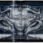 Dian Hanson, Masterpieces of Fantasy Art. Eine surreale, detaillierte Illustration mit einem futuristischen Gesicht aus Formen und Schädeln.