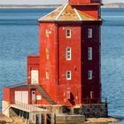 „01 DON, 02 FRE, 03 SAM, 04 SON, 05 MON,... 18 SON. Unten rechts: 07. Roter Leuchtturm am Wasser.“