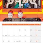 Kalenderblatt für Juli 2027, große Nummern und Wochentage. Oben Technik mit Ventilen und Rohren in einem Fahrzeug.